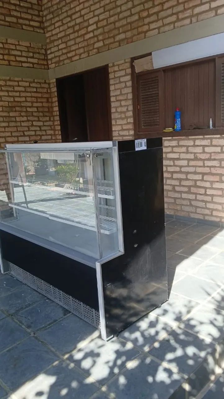 Balcão frio Galopar com ar forçado.