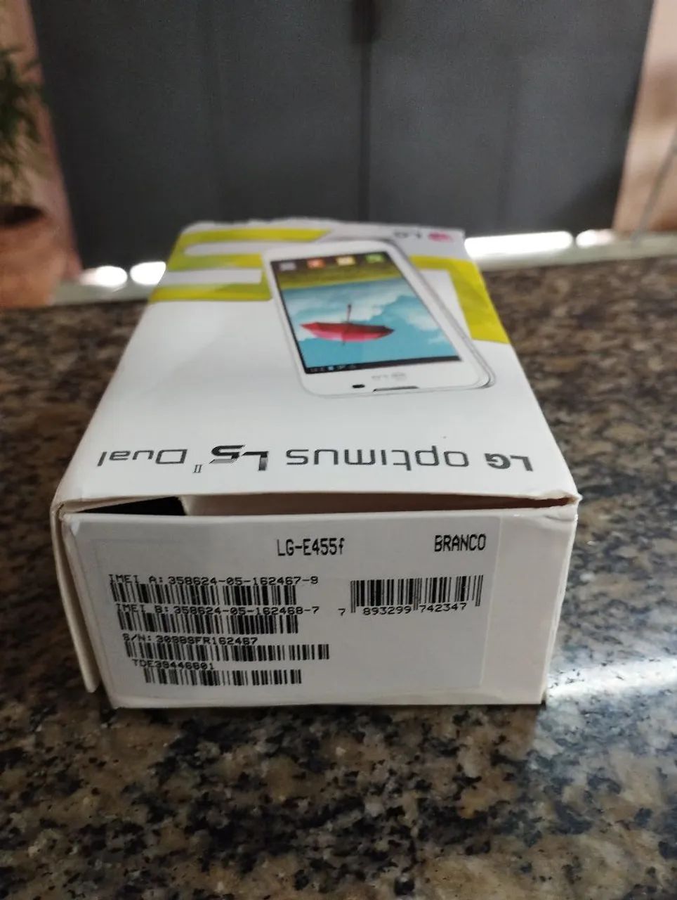 Celular modelo antigo 