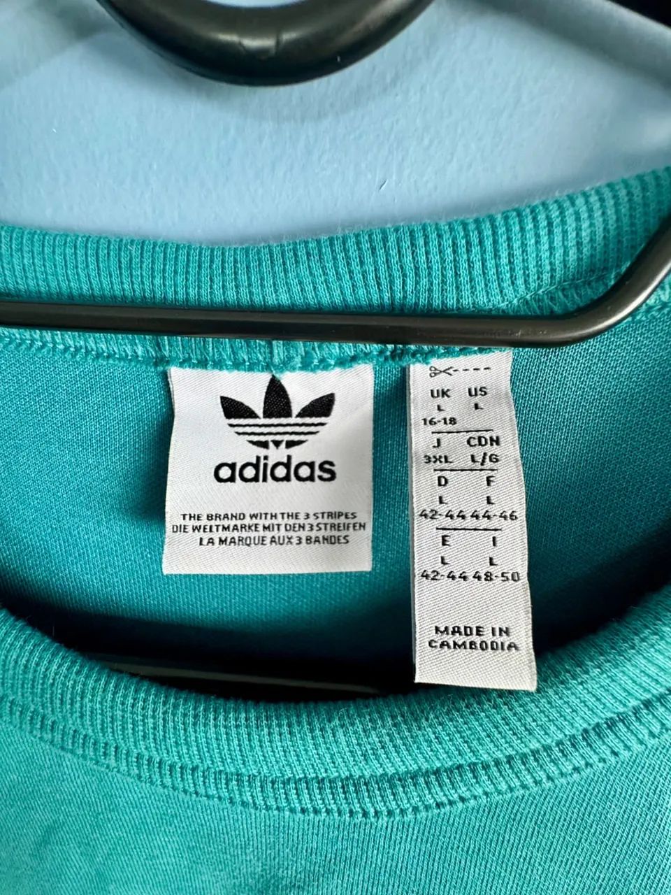 Camiseta cropped Adidas Neuclassic Tee TAM G - Roupas - Barreiros