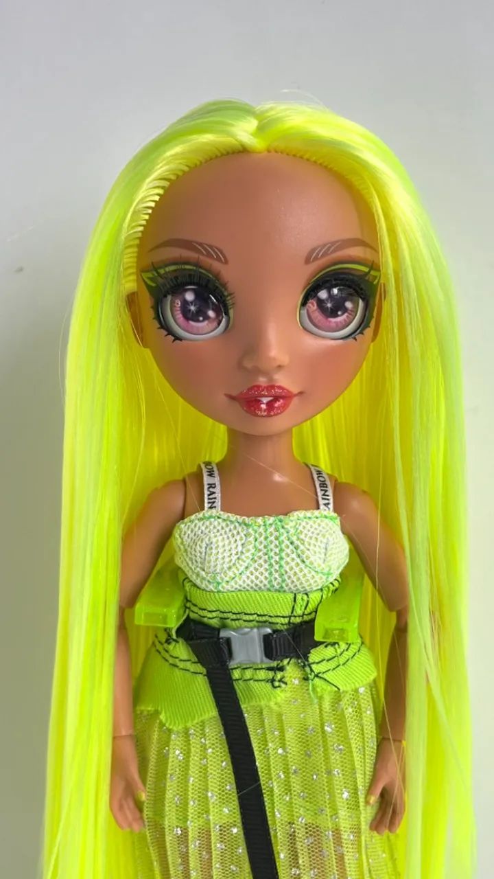 Boneca Rainbow High Karma Nichols - Foto 3