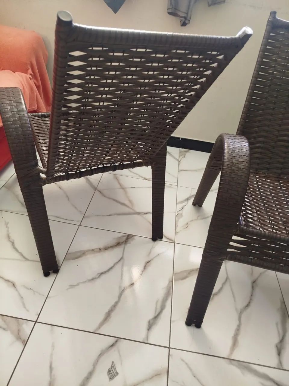 Cadeiras com mesa de centro64962150555394122