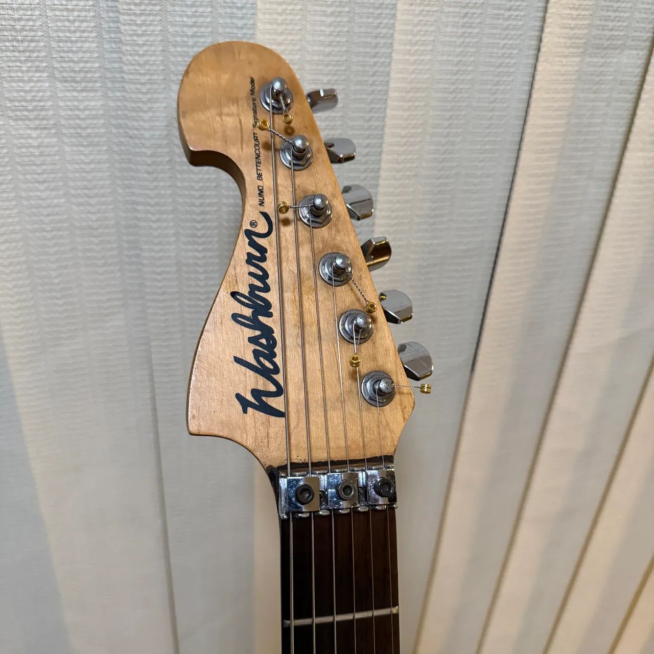 Guitarra Washburn N1 transformado para N2 com a instalação da Floyd Rose!! - Foto 6