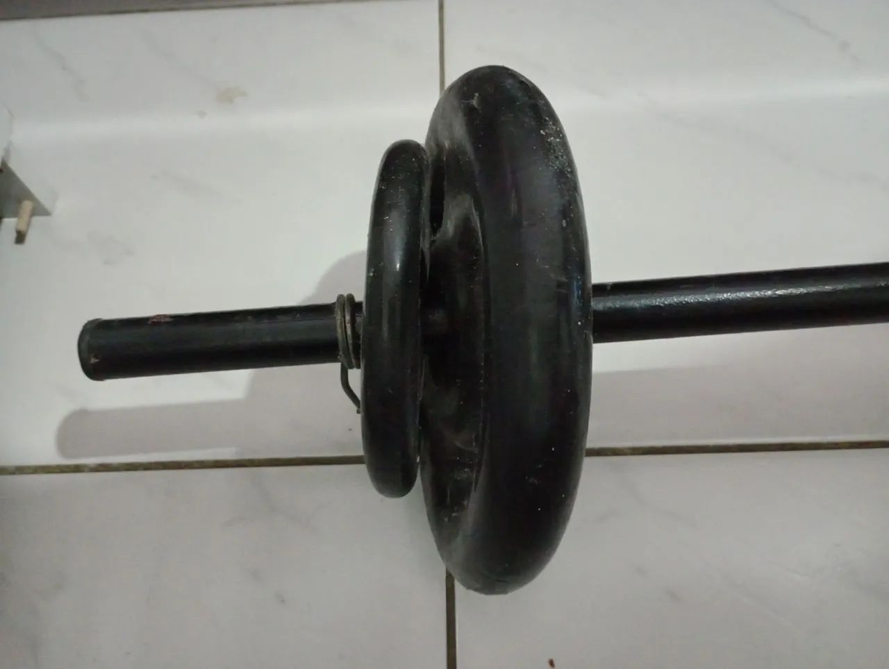 Barra mais anilhas 10kg total - Foto 3