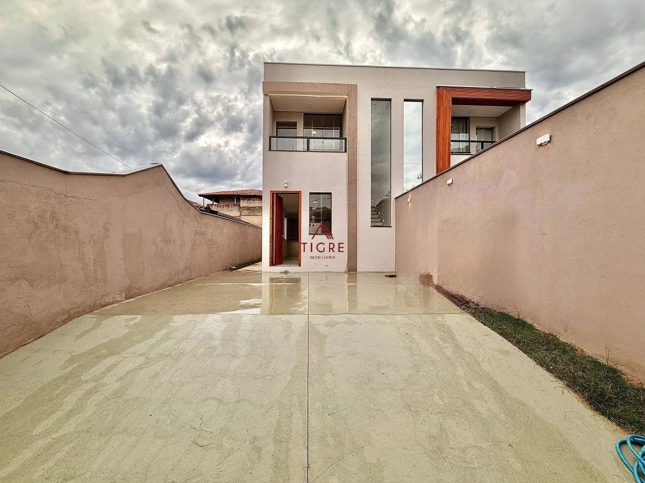 Casa com 3 Quartos à Venda, 180m² - Foto 2