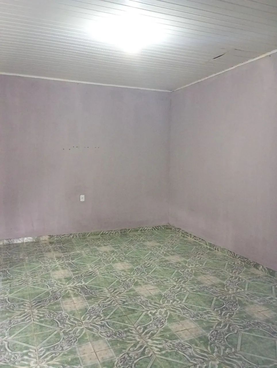 Aluga-se por 650$ apartamento com sala, área de cozinha e banheiro. - Foto 3