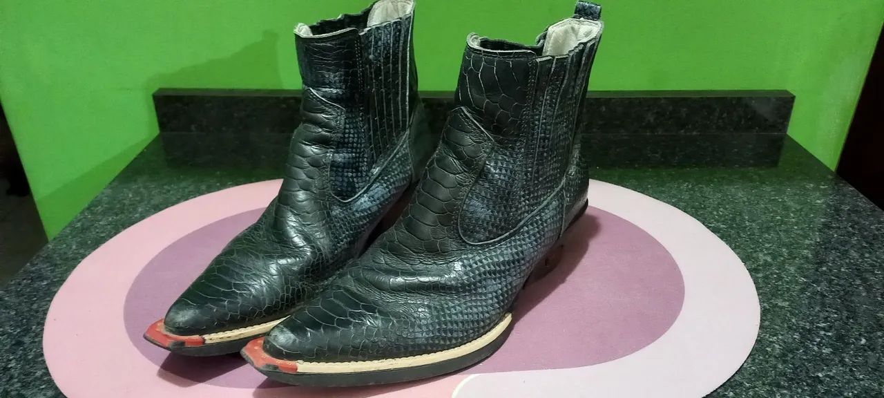 Bota Coutry  em couro número 41  - Foto 5