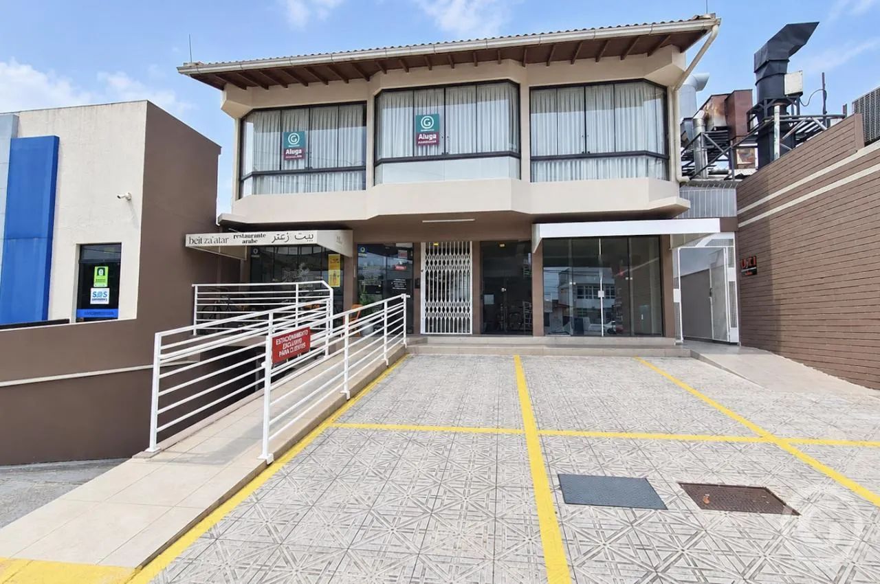 Studio mobiliado com garagem no bairro Santa Mônica