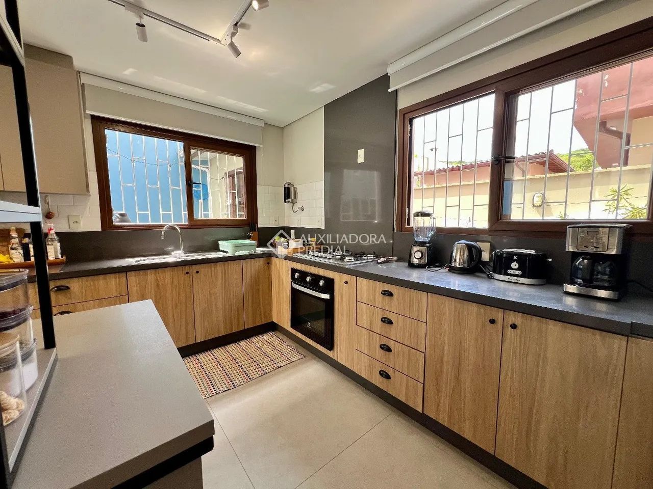 Casa com 4 dormitórios no bairro Sambaqui - Foto 5