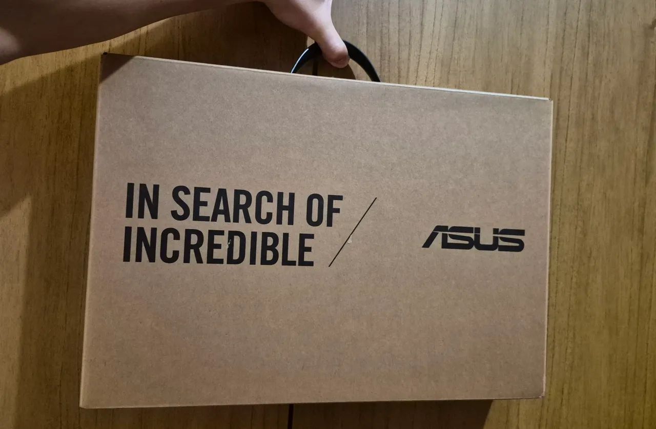 Notebook ASUS Zenbook 14 OLED (Q415MA) - Foto 5