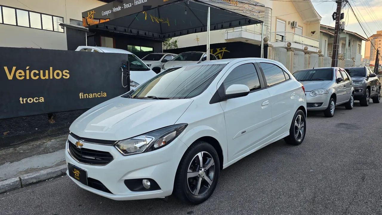 Chevrolet Onix Hatch LTZ 1.4 8V Flexpower 5P Mec. 2017 - Foto 4
