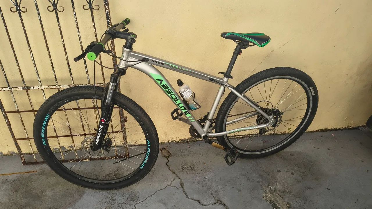 BIKE em ótimo estado, aceito troca