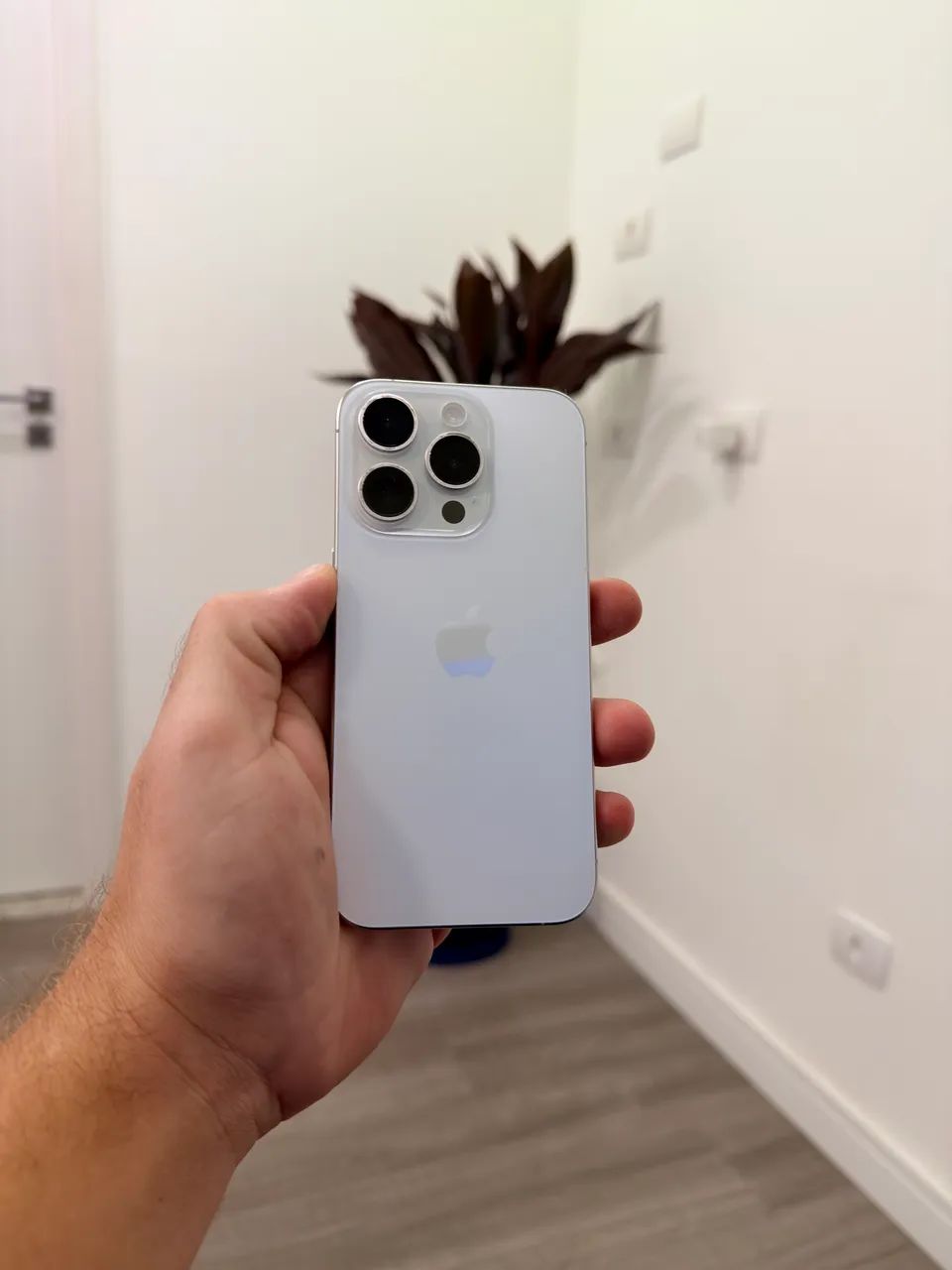iPhone 15 pro 128gb Branco / Perfeito estado - Celulares e