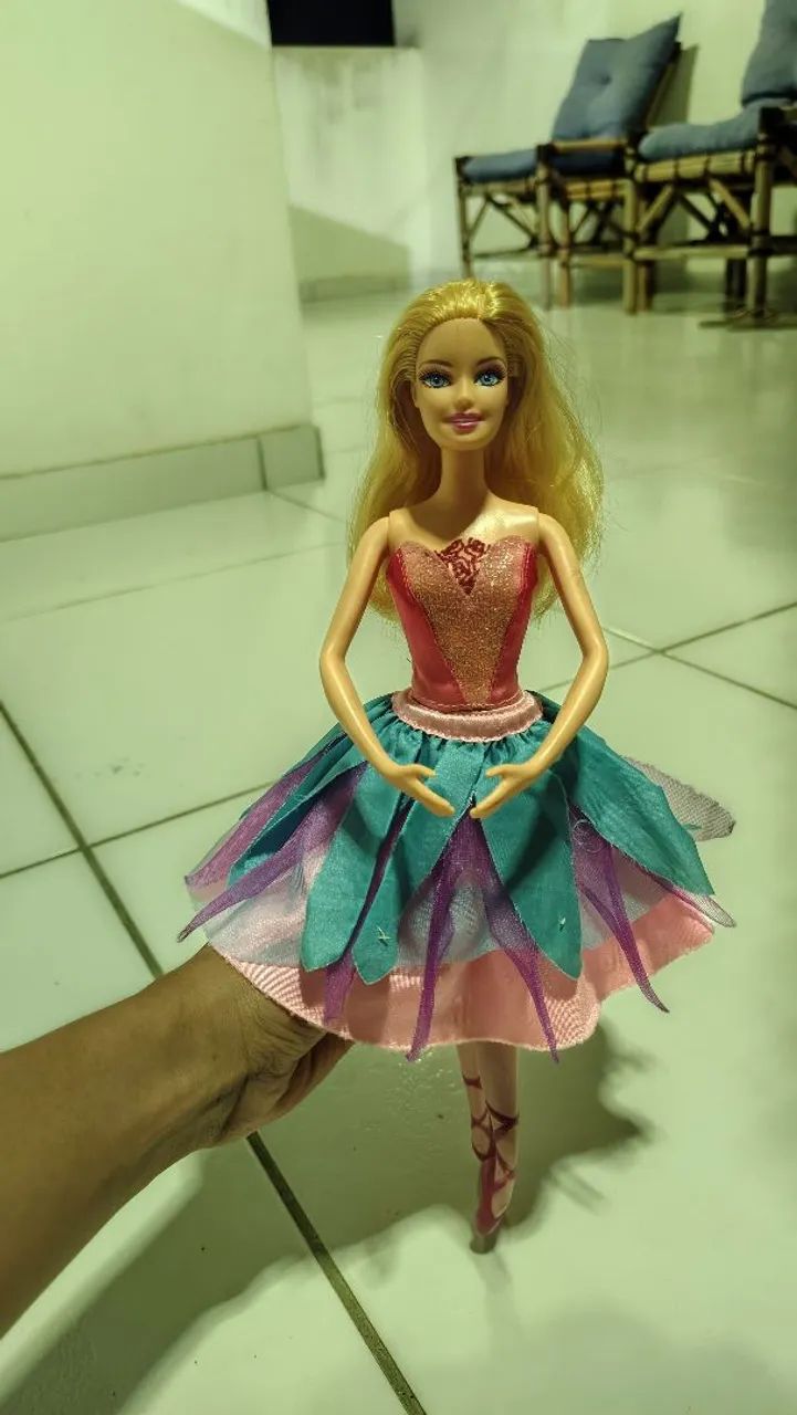 Boneca Barbie sapatilhas magicas - Foto 4