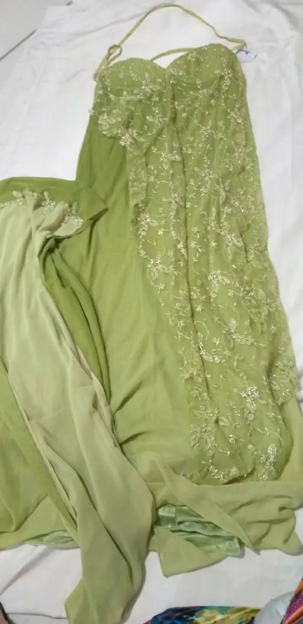 Lote Vestidos de festa 20 peças. - Foto 4