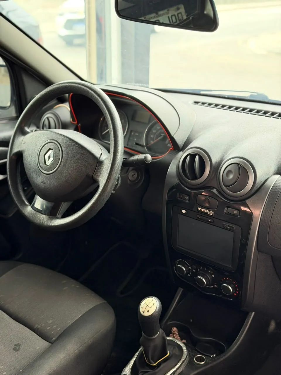Renault Logan Expression Hi-flex 1.6 8V 4P 2013 - Foto 2