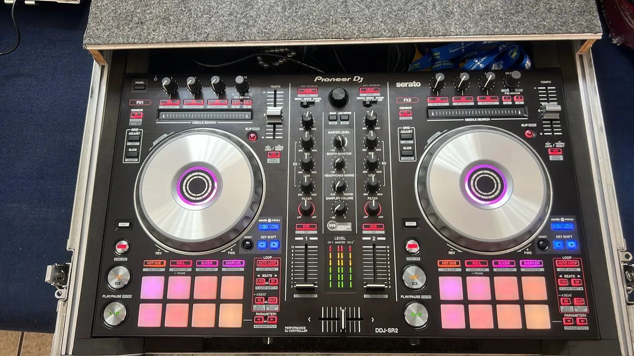 Vendo controladora Ddj SR2 com case  - Foto 5