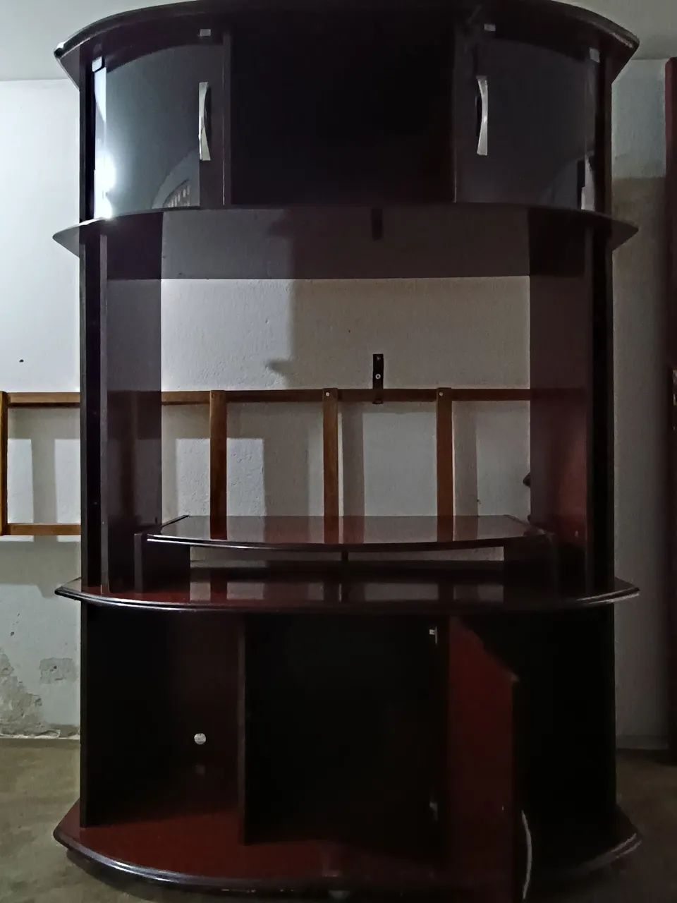 Estante de mogno com vidro 