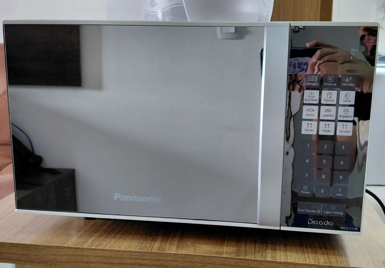 Micro-ondas Panasonic espelhado 21 litros