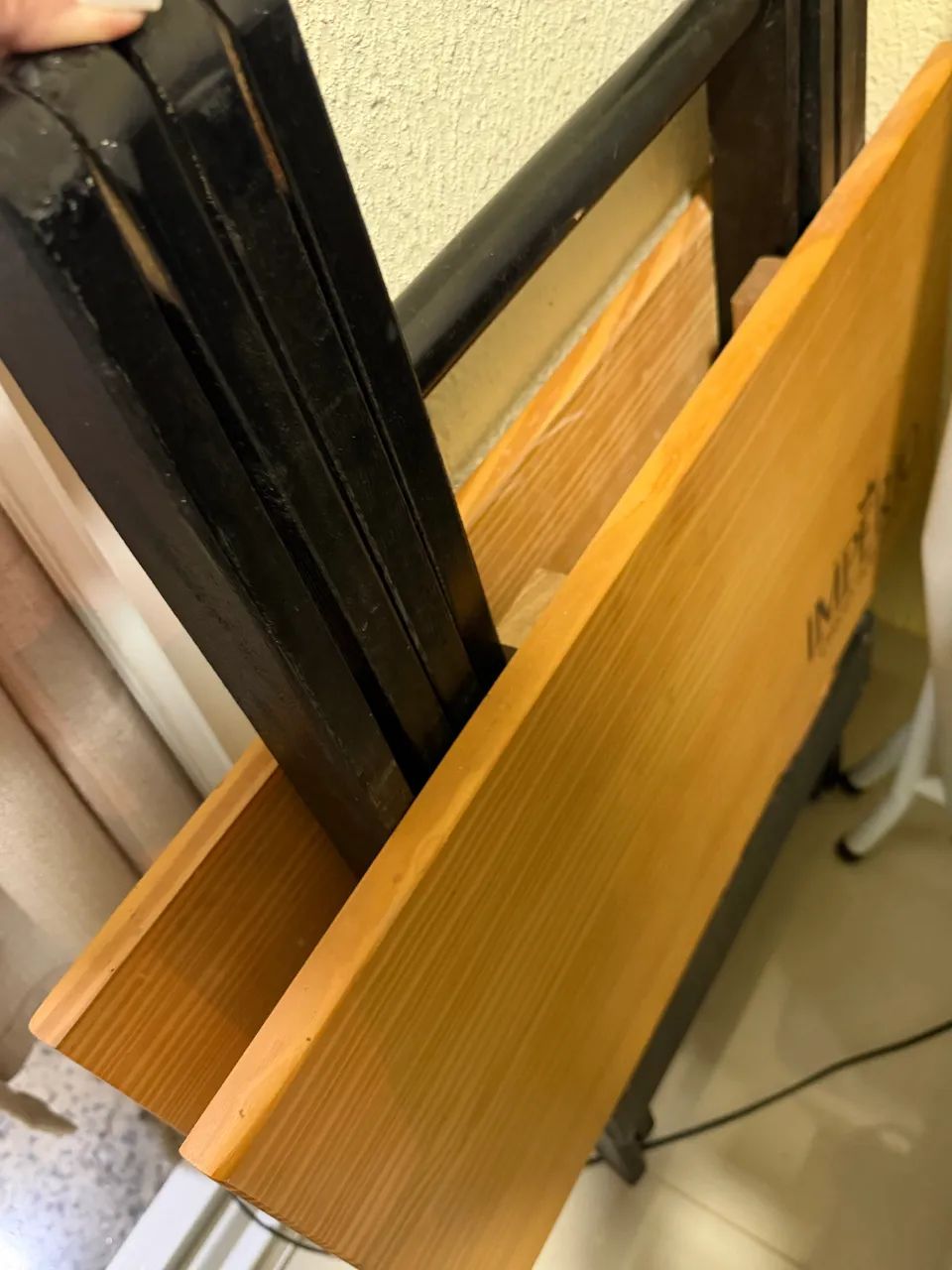 Mesa com cadeiras de madeira  - Foto 2