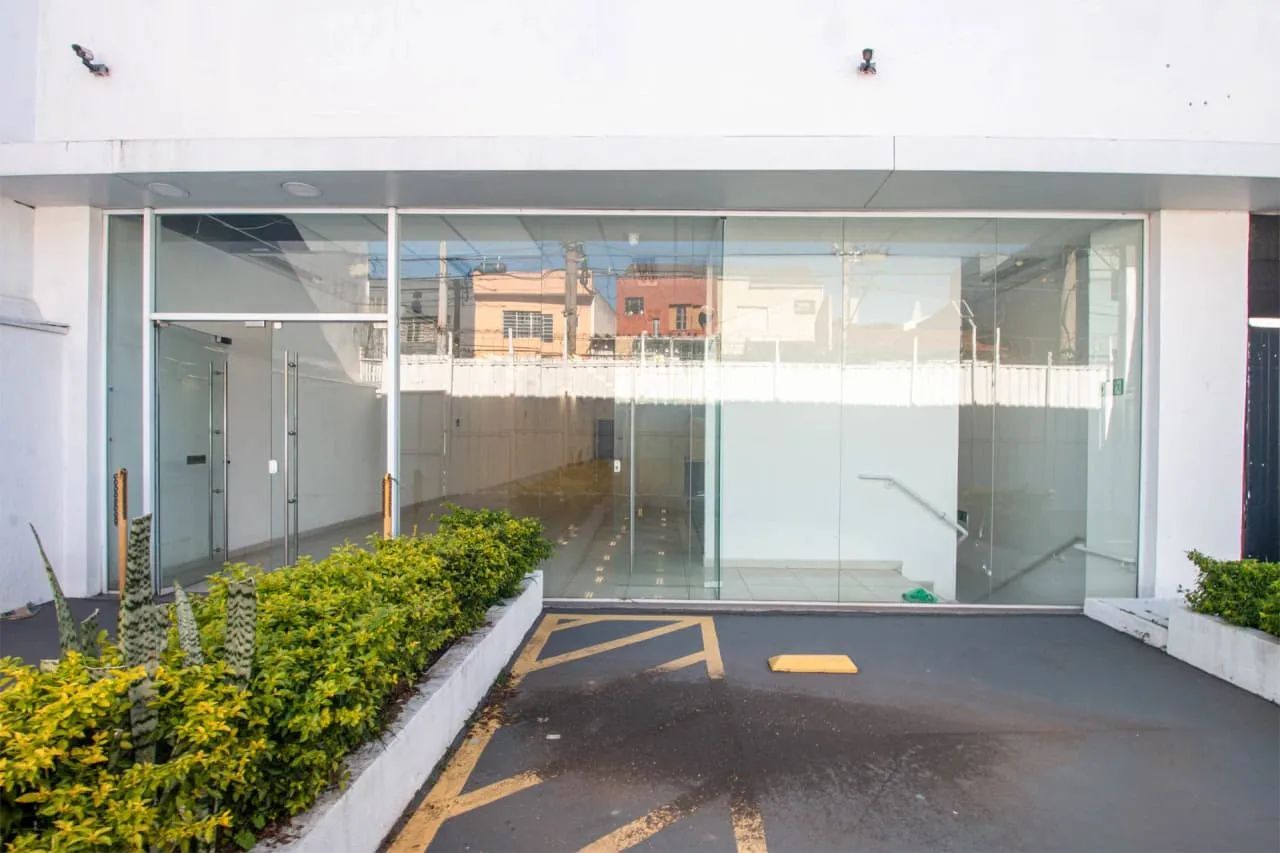 Prédio comercial na Avenida Casa Verde, 2292  704 m²