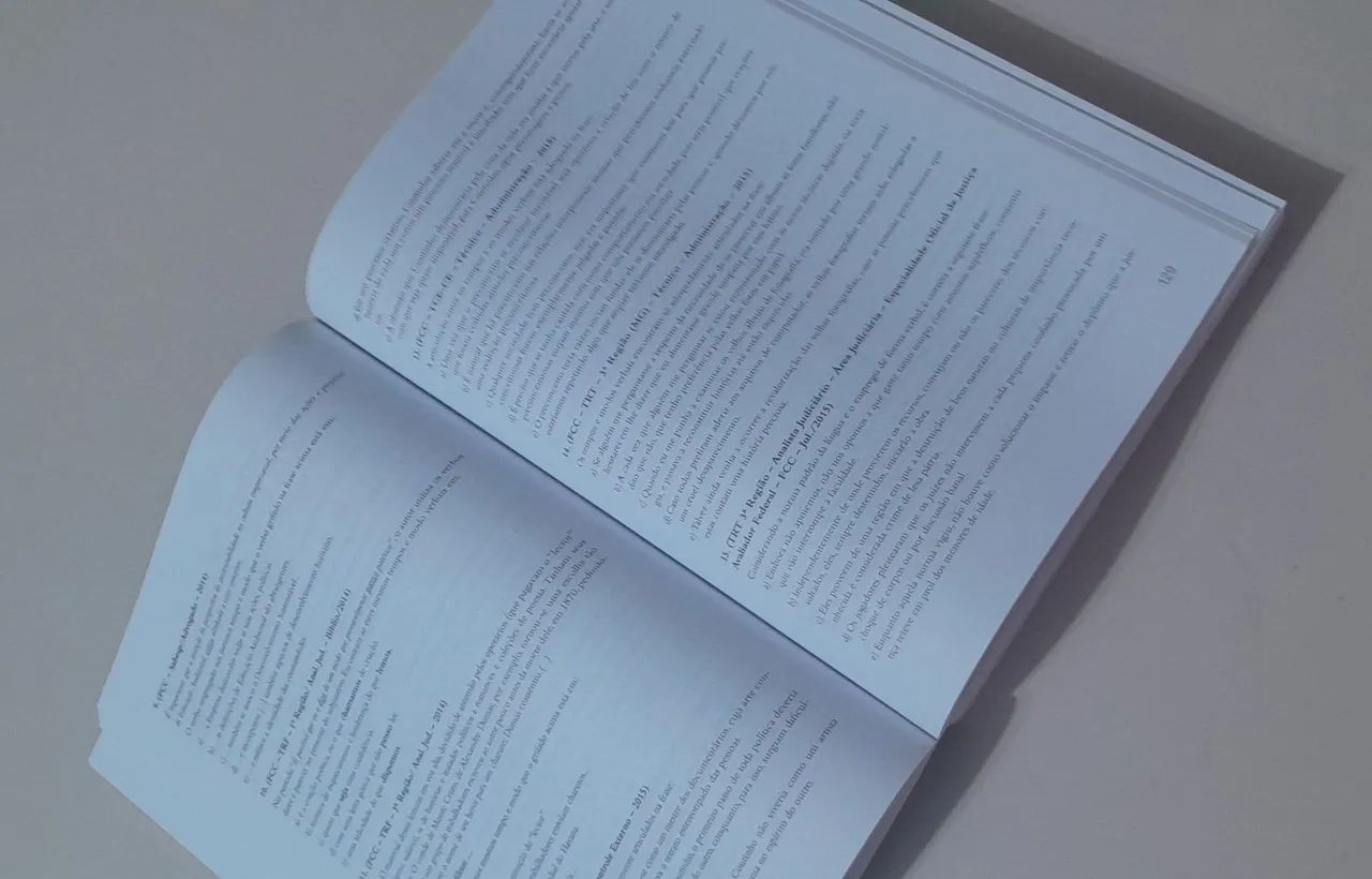 Livro Gramática Comentada - Adriana Figueiredo  - Foto 2
