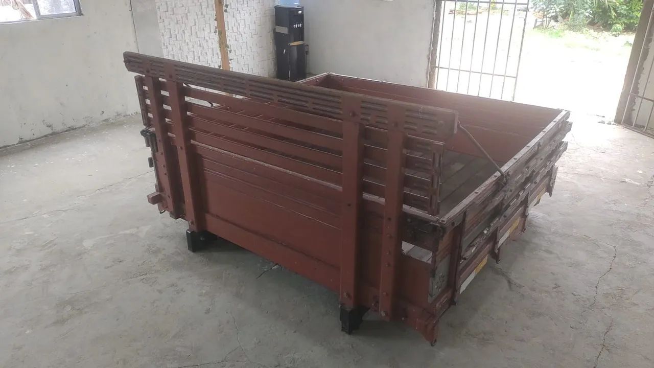 Carroceria de Hillux e outros