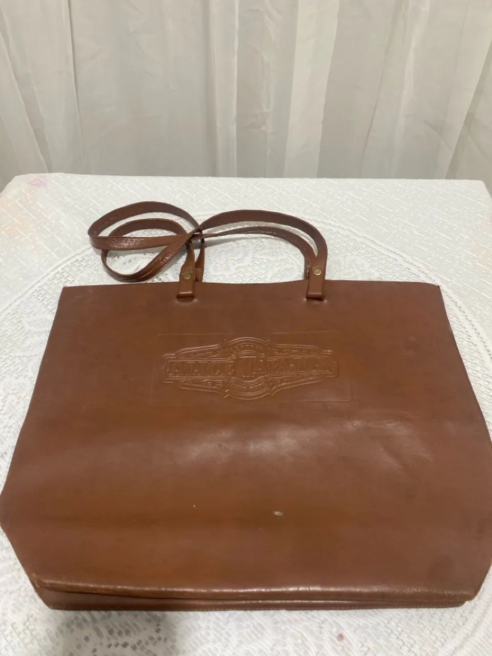 Bolsa marcada no couro