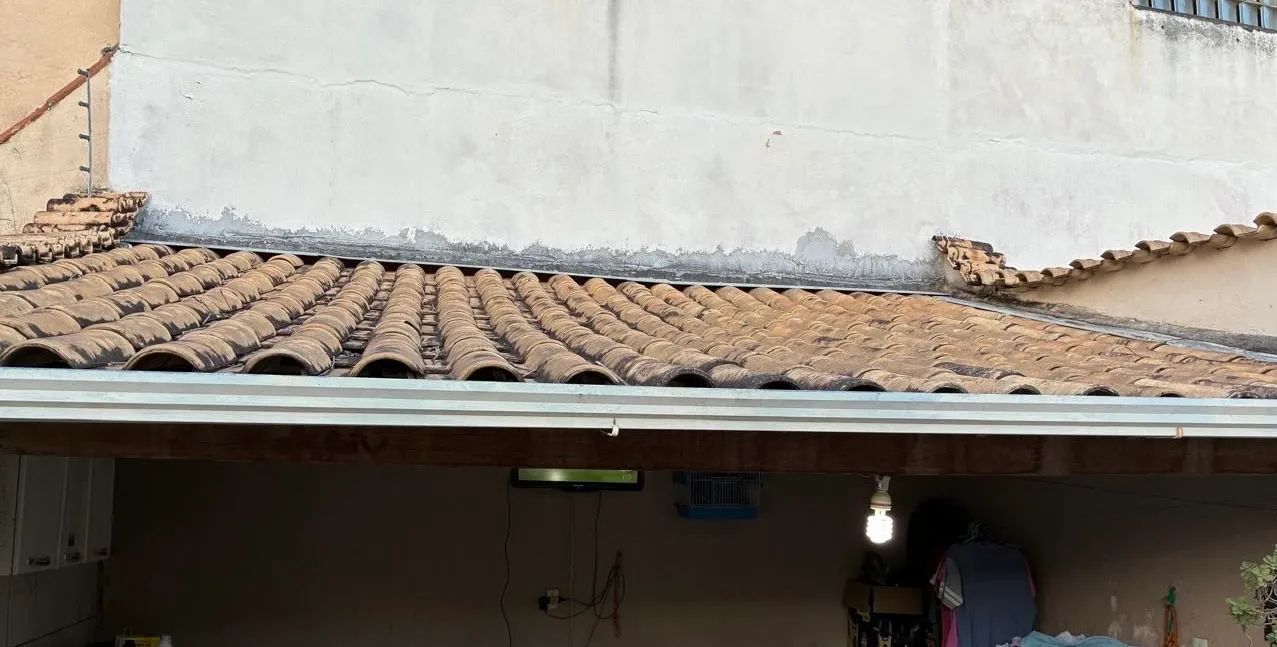 Telhas Americana cerâmica branca em bom estado 