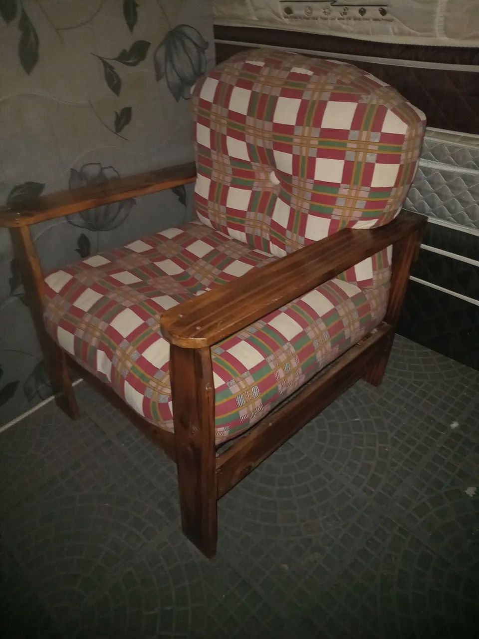 Poltrona de madeira em ótimo estado. (Entrego) - Foto 2