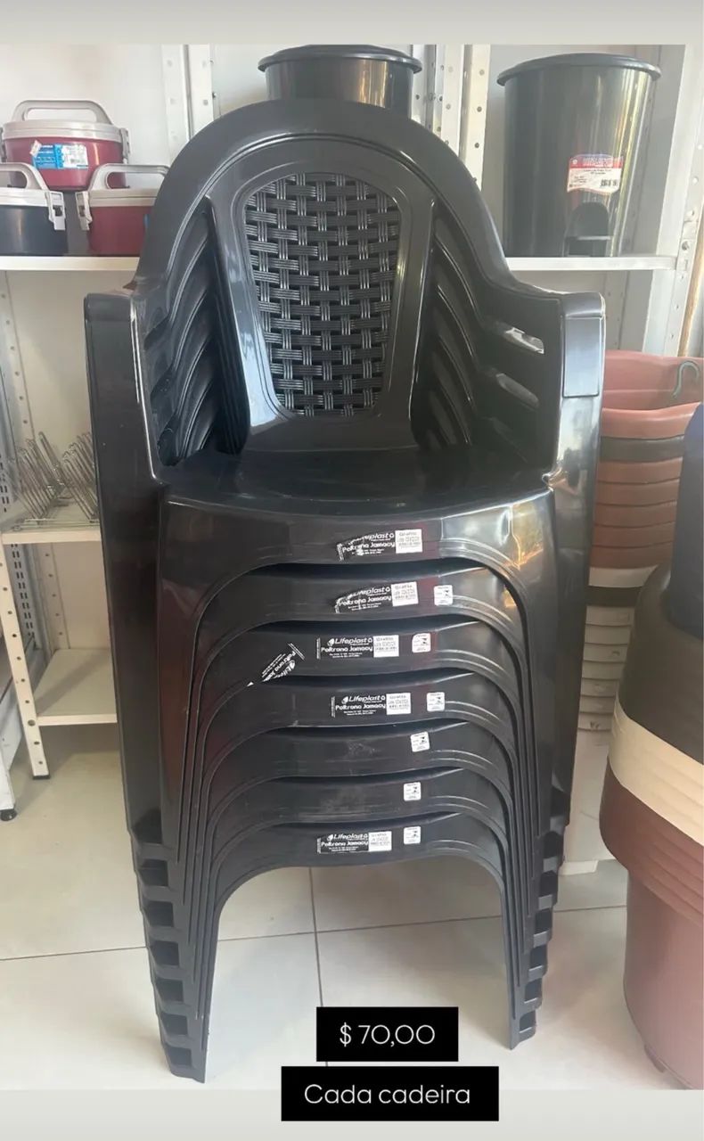 Cadeira de plástico com braço 