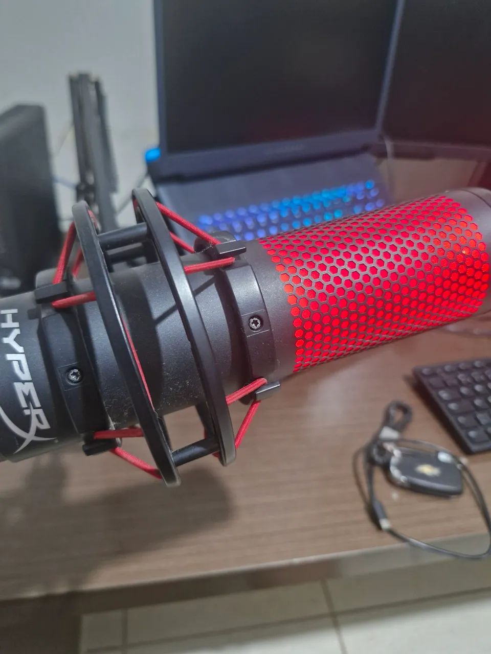 Hyoer X Quad Cast Vermelho com ajuste de Volume/Fone
