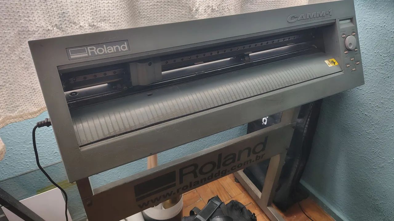 Plotter Recorte Roland CAMM-1<br><br>Funcionando.<br>Tem faquinha de corte e cabos.<br>Suporte - Foto 2