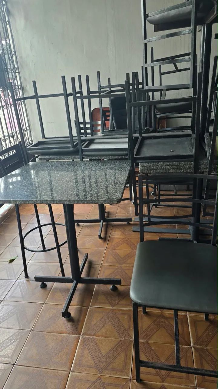 Vendo conjunto mesa e cadeira  - Foto 2