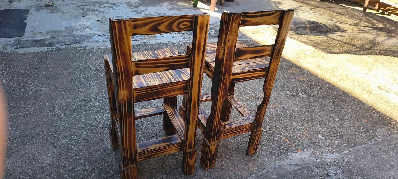 CONJUNTO ADEGA COM BALCAO ACOPLADO E DUAS BANQUETAS RUSTISCAS  - Foto 4