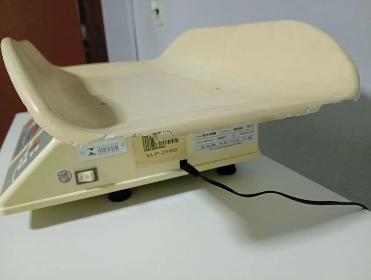 Balança pediátrica com pequenas avarias na plataforma ,mas funcionando perfeitamente  - Foto 4