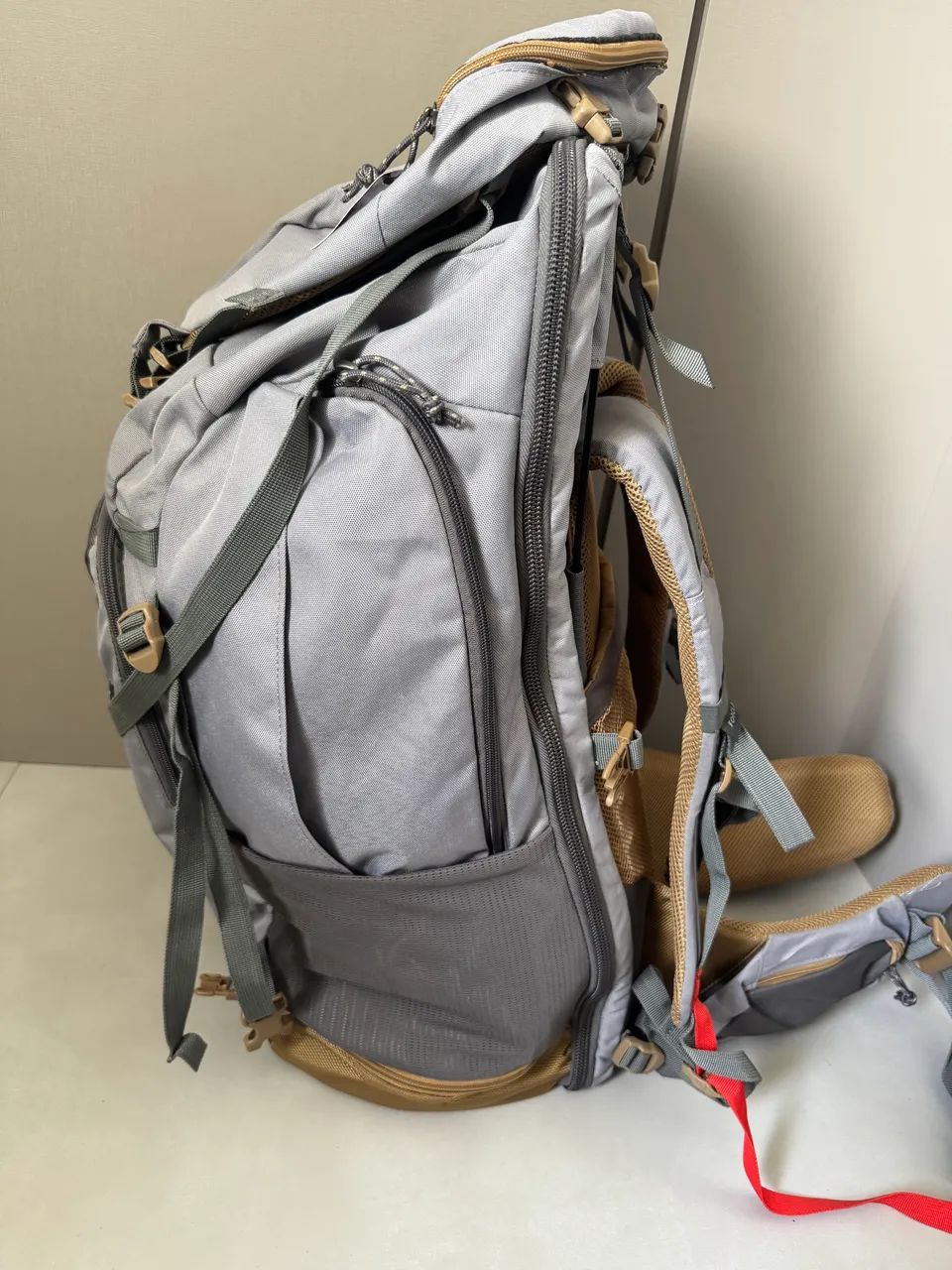 Mochila Para Viagem Travel 500 70 Litros Quechua Cor Cinza - Foto 4