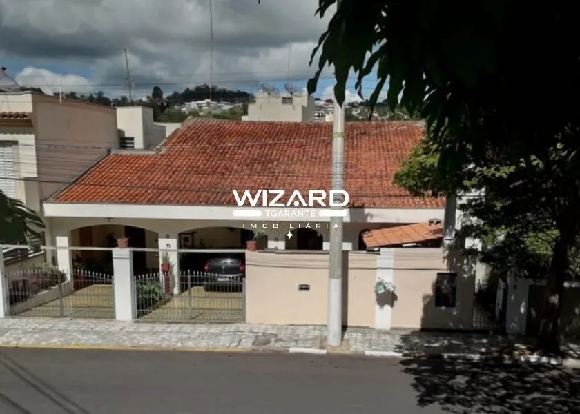 Sobrado com quatro casas para venda no centro de Serra Negra - Foto 2