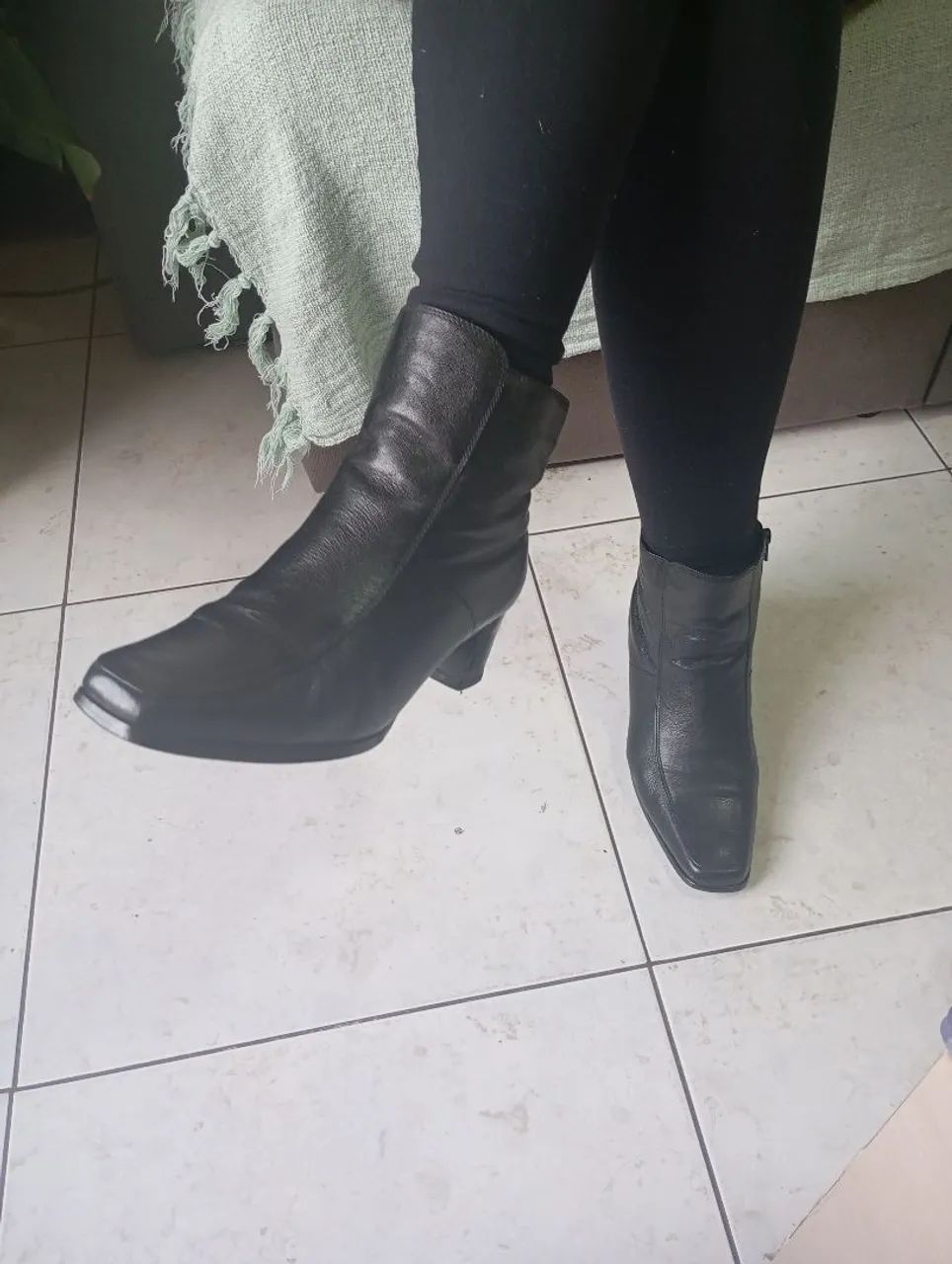 Botas Femininas em Couro Legítimo  - Foto 2