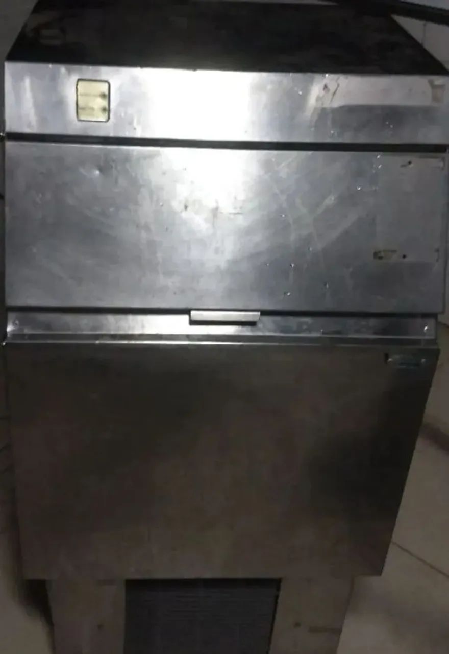 Máquina de Gelo 75 Kg Everest