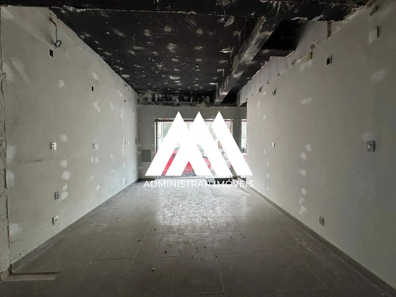 Alugo loja comercial em Itaúna com excelente localização! - Foto 5