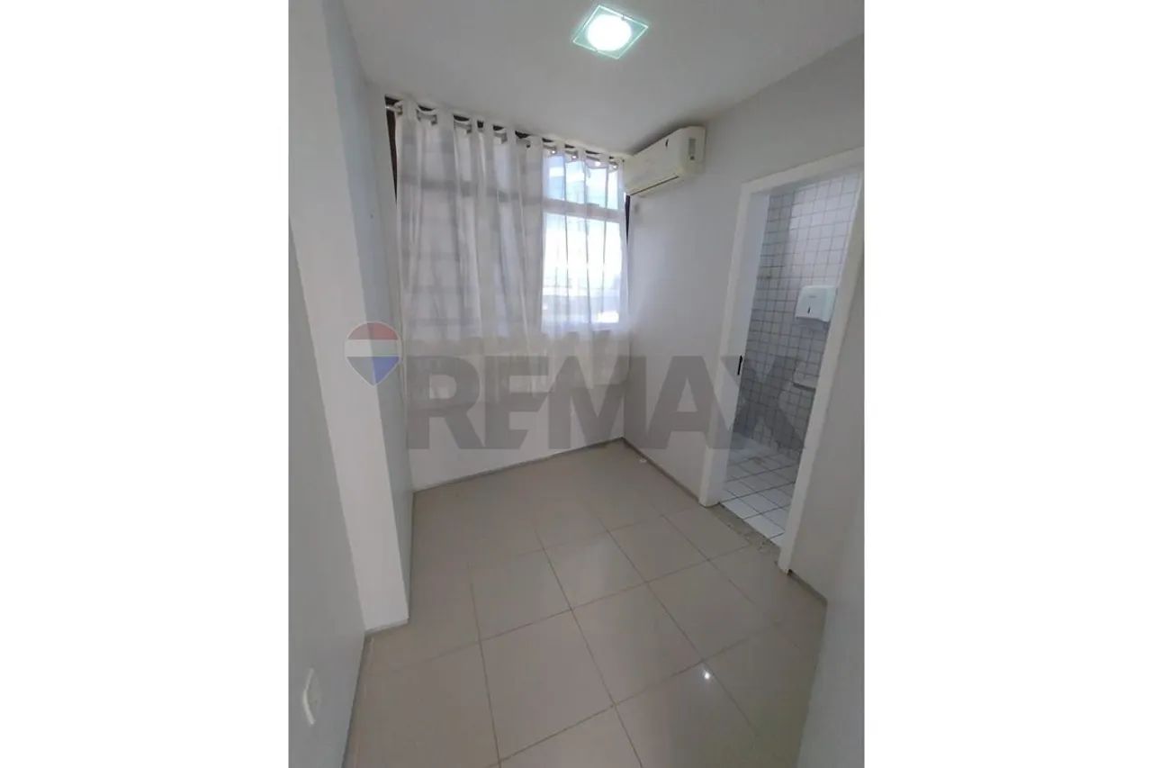 Sala Comercial Elegante e Funcional à Venda com Ótima Localização. Ambiente Ideal para Esc - Foto 2