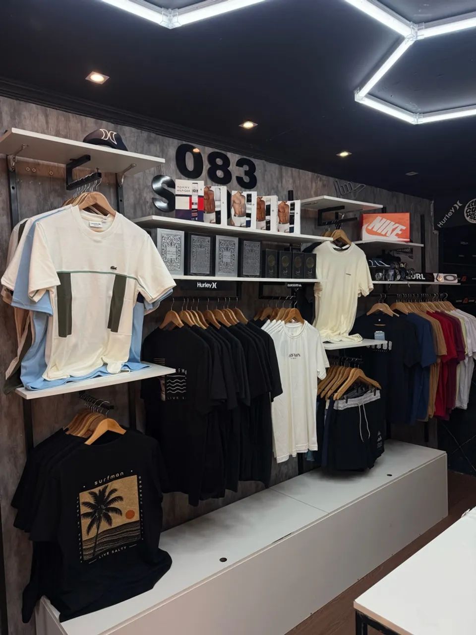 Arara de loja de roupa