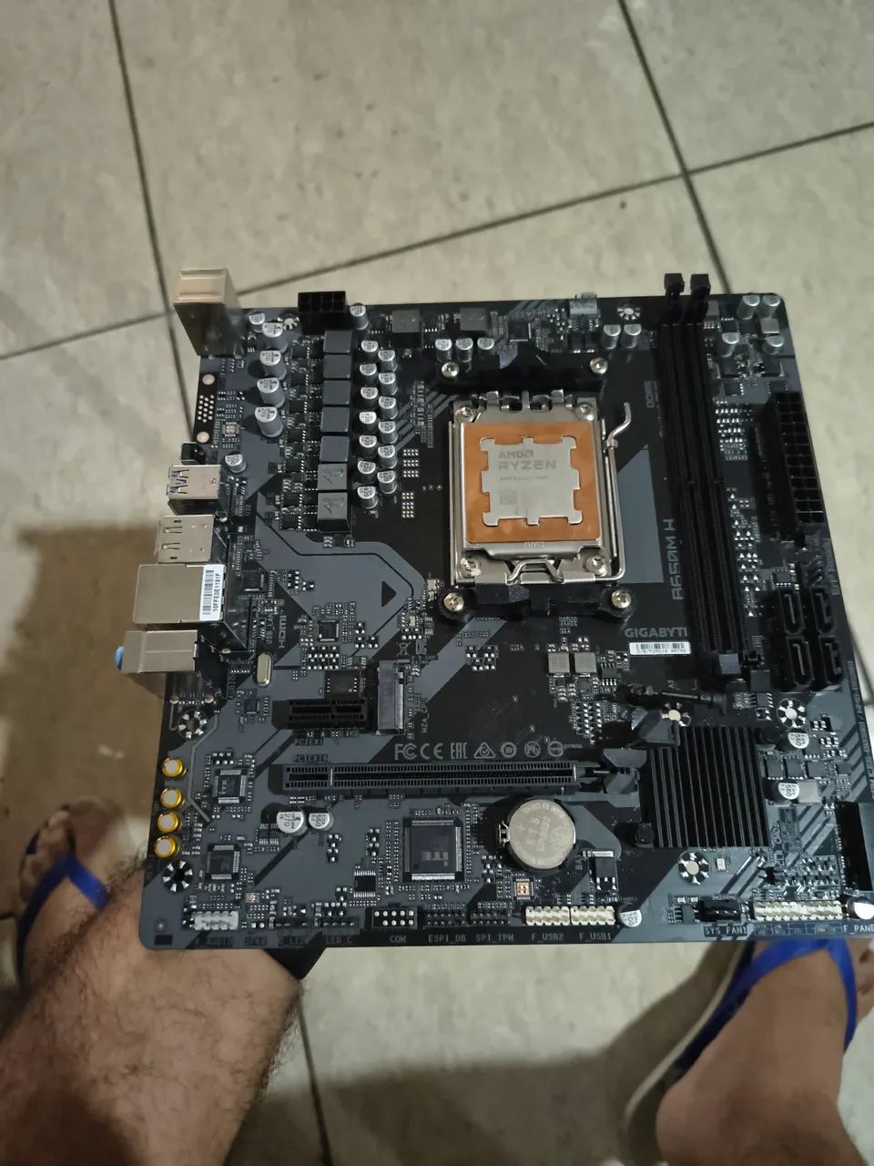R5 7600 + gigabyte b650
