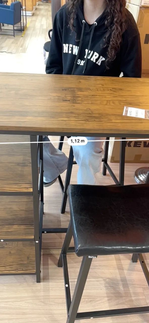 Mesa tipo balcão com duas banquetas - Foto 4