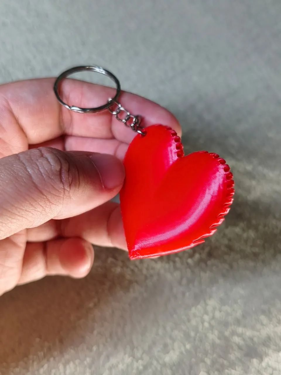 Chaveiro Coração Vermelho Listrado - Foto 4