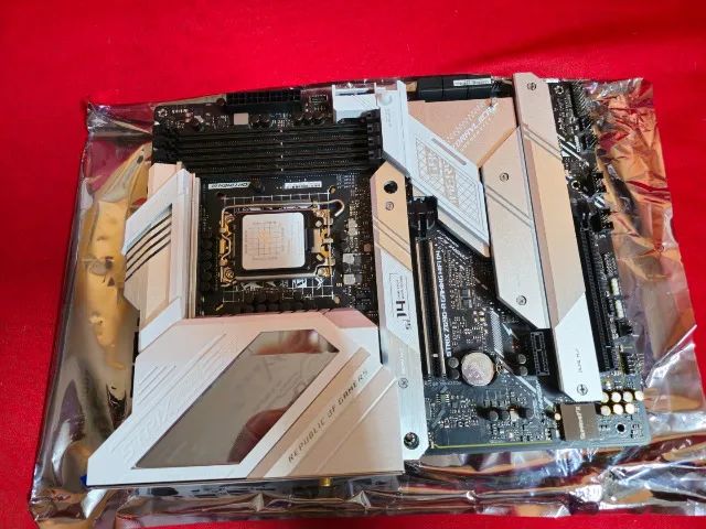 セット売り i7 12700kf z690 マザボ　DDR4 16GB Kit Combo Asus z690+Intel i7 12700kf+32gb ddr4 XPG 3600mhz - Peças