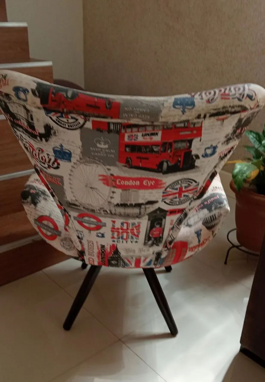 Linda cadeira em tecido impermeável com estampa de Londres, moderna e atemporal! - Foto 3