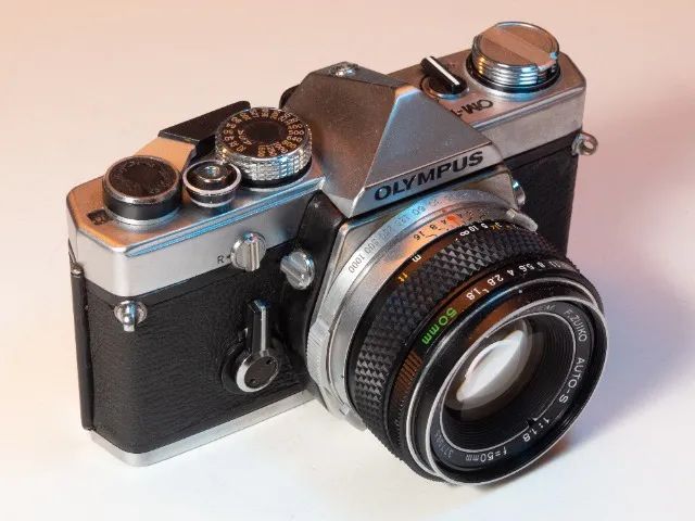 OLYMPUS OM-1 - MD - 1972 com Zuiko - 50mm f1.8 - Câmeras e