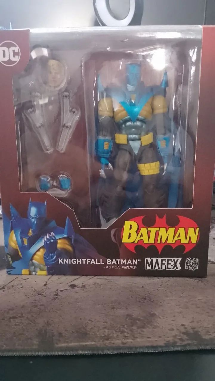 Azrael Batman - mafex 