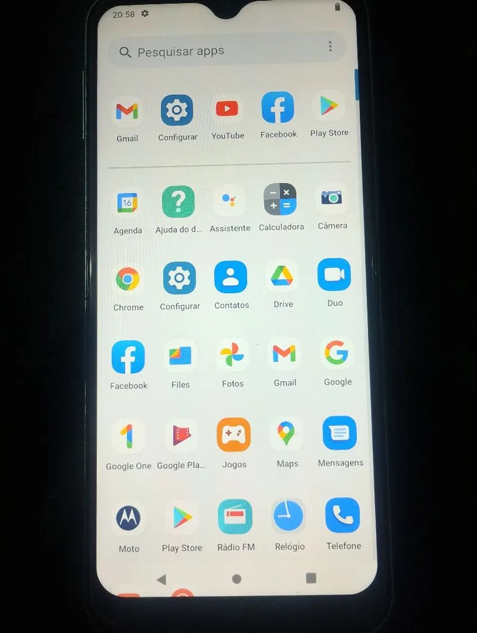 Vendo um telefone celular 